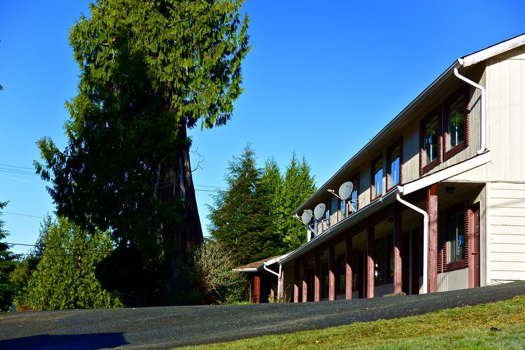 The Bamfield Motel Salmon Beach Exteriör bild
